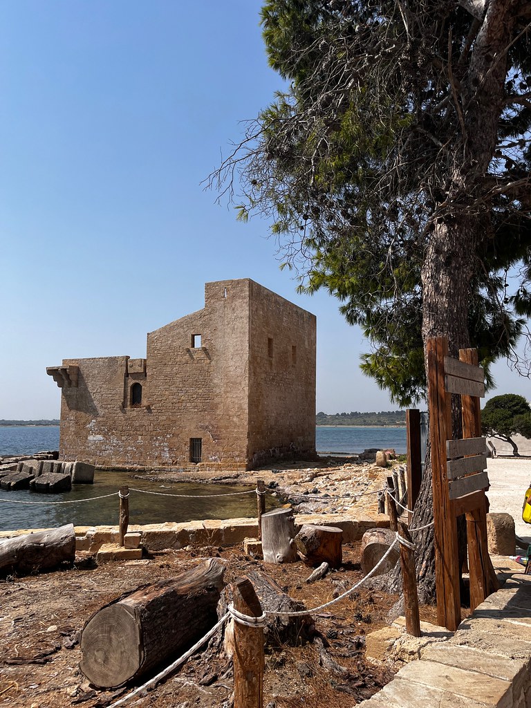 Marzamemi piazza